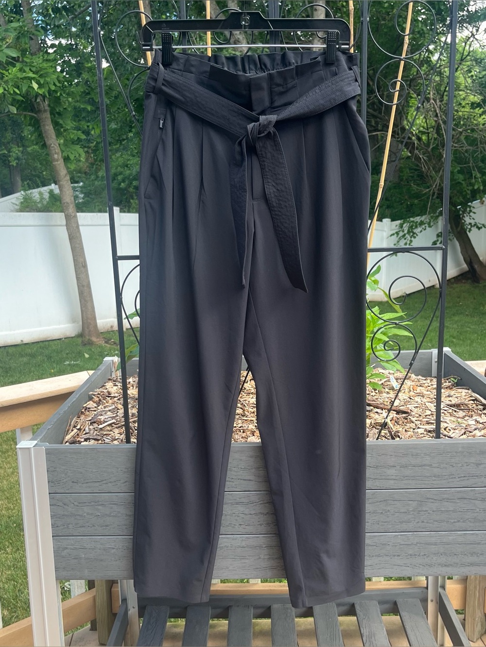 Athleta Skyline Pant II Black Paper Bag High Waist Tapered Leg Size 4 Athleisure